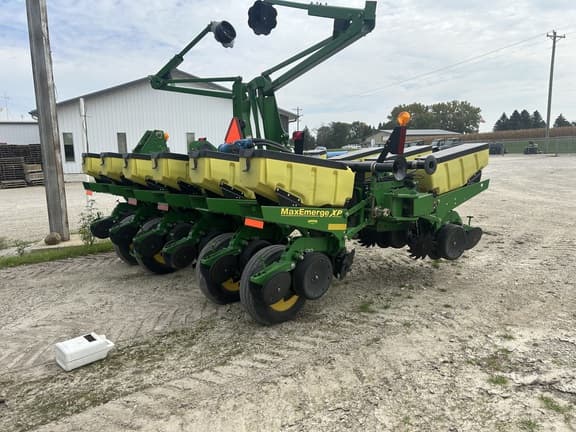 Image of John Deere 1760 equipment image 4