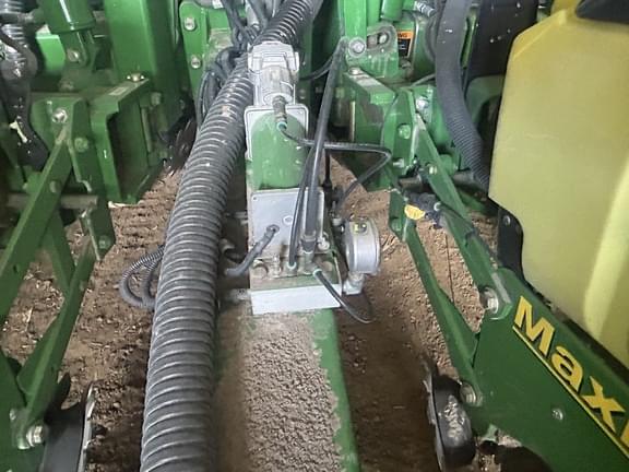 Image of John Deere 1760 equipment image 3