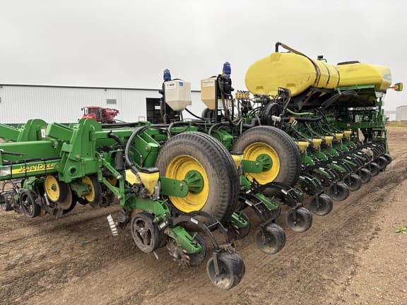 Image of John Deere 1770 equipment image 3