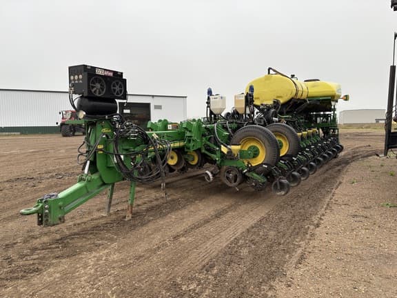 Image of John Deere 1770 equipment image 2