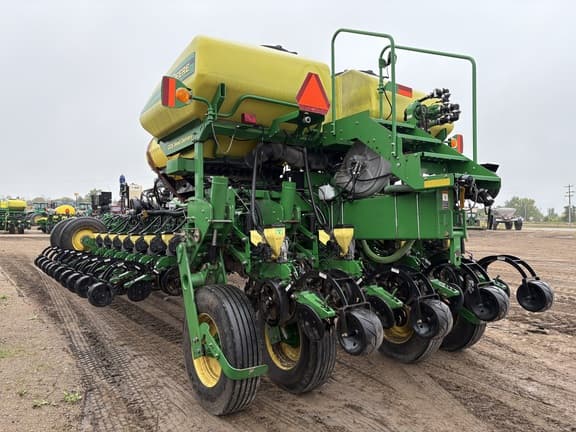 Image of John Deere 1770 equipment image 4