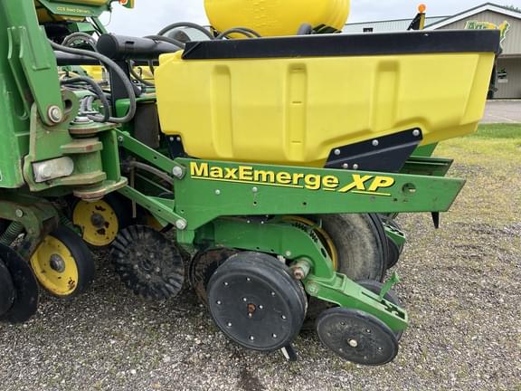 Image of John Deere 1770 equipment image 2