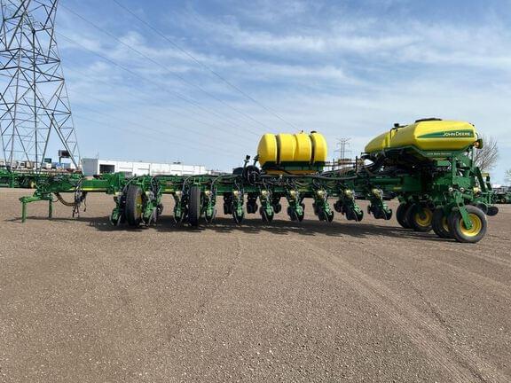 Image of John Deere 1770 equipment image 1