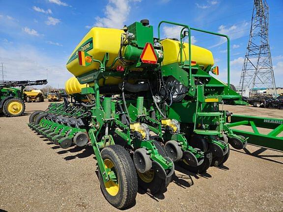 Image of John Deere 1770 equipment image 1