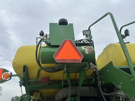 Image of John Deere 1770 equipment image 4