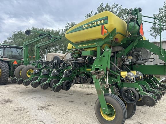 Image of John Deere 1770 equipment image 1