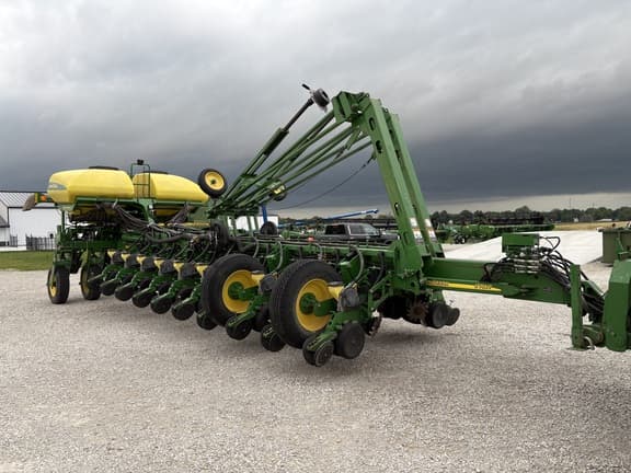 Image of John Deere 1770 equipment image 1