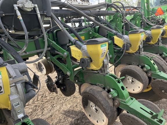 Image of John Deere 1770 equipment image 1