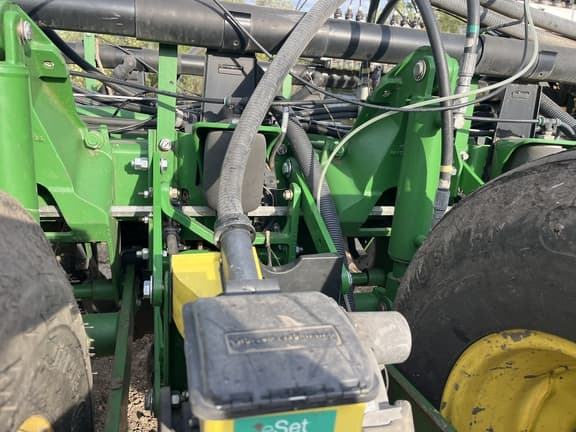 Image of John Deere 1770 equipment image 4