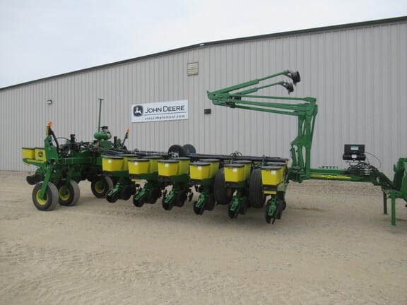 2011 John Deere 1770 Equipment Image0