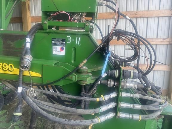 Image of John Deere 1790 equipment image 2