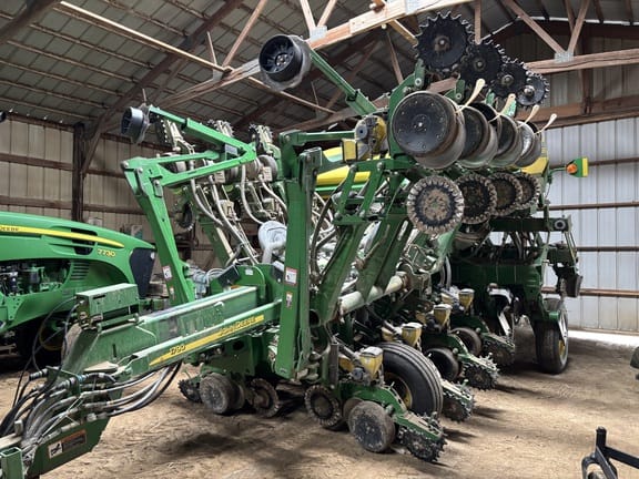 2011 John Deere 1790 Equipment Image0