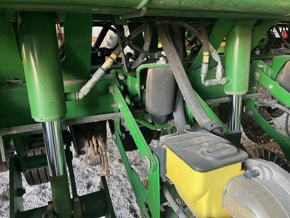 Image of John Deere 1790 equipment image 3