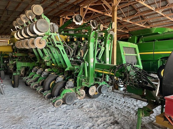 2011 John Deere 1790 Equipment Image0