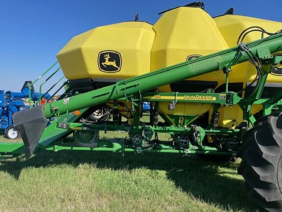 Image of John Deere 1835 equipment image 4