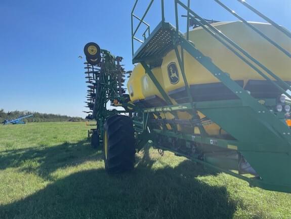 Image of John Deere 1835 equipment image 1