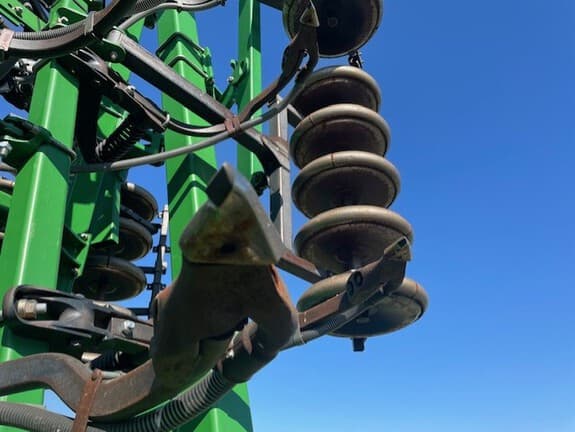 Image of John Deere 1835 equipment image 4