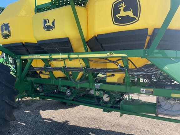 Image of John Deere 1835 equipment image 1