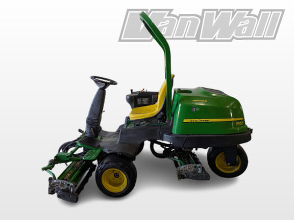 2011 John Deere 2500B Equipment Image0