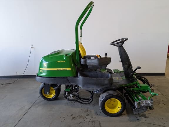 Image of John Deere 2500B equipment image 2