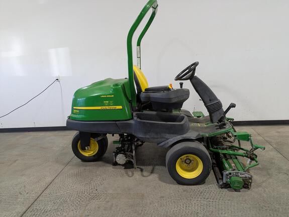 2011 John Deere 2500E Equipment Image0