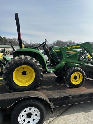 2011 John Deere 3038E Equipment Image0