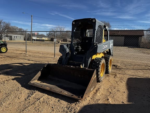2011 John Deere 318D Equipment Image0