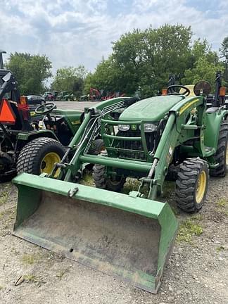 Image of John Deere 3320 equipment image 3