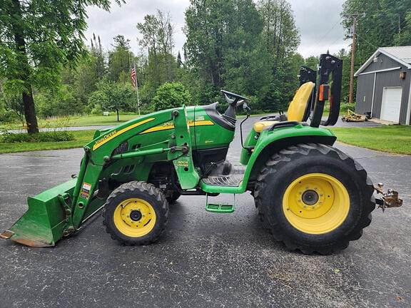 Image of John Deere 3320 equipment image 1