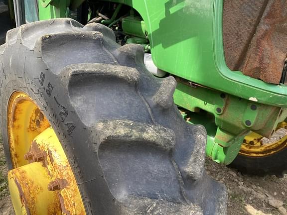 Image of John Deere 5045E equipment image 4