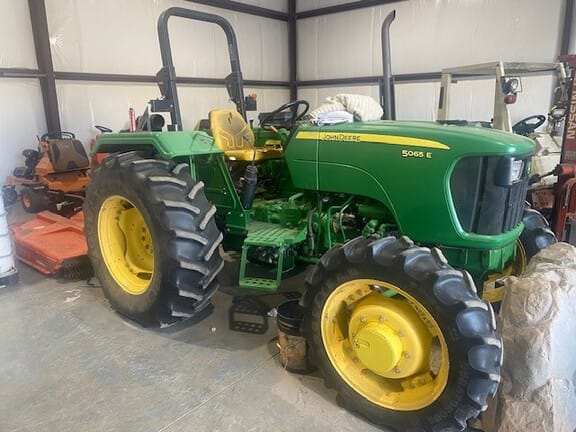 2011 John Deere 5065E Equipment Image0