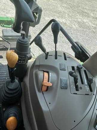 Image of John Deere 5065M equipment image 3