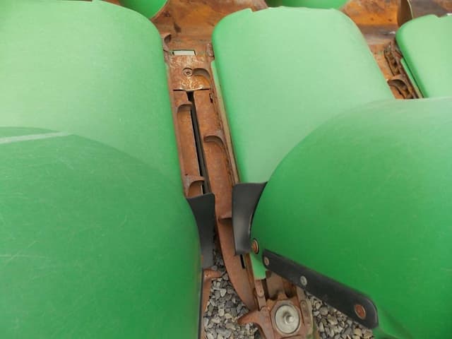 Image of John Deere 606C equipment image 2