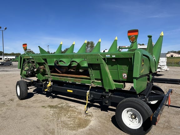 2011 John Deere 606C Equipment Image0