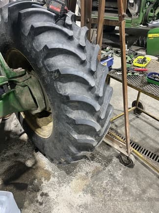 Image of John Deere 7130 equipment image 4