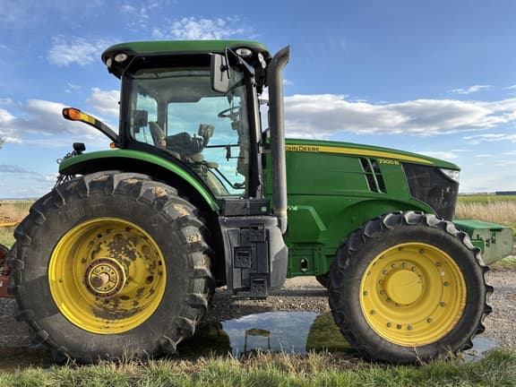 Image of John Deere 7200R equipment image 4