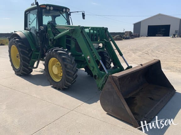 2011 John Deere 7230 Premium Equipment Image0