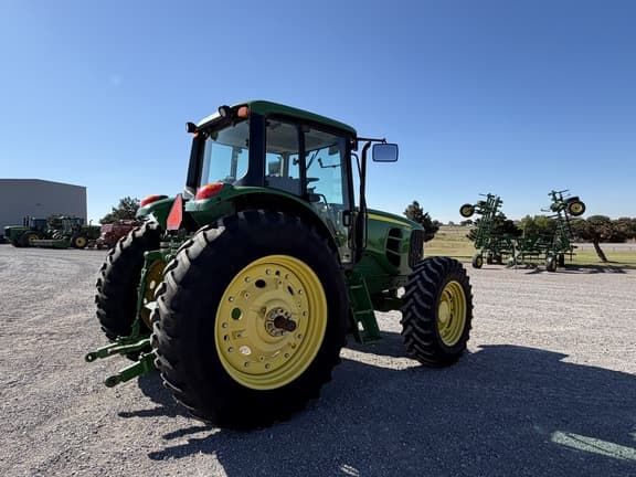 Image of John Deere 7330 equipment image 4