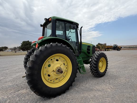 Image of John Deere 7330 equipment image 4
