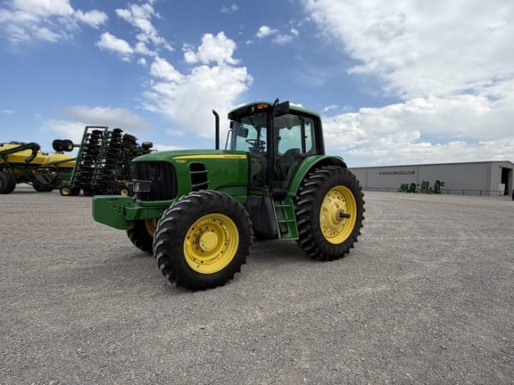 2011 John Deere 7330 Equipment Image0