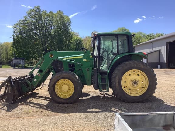 Image of John Deere 7330 equipment image 2