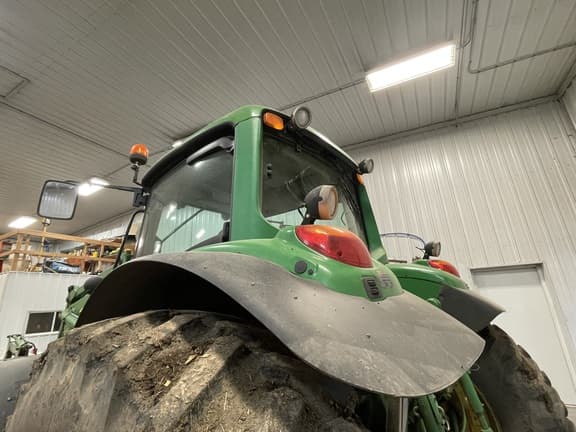 Image of John Deere 7330 equipment image 3