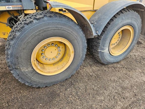 Image of John Deere 770G equipment image 2