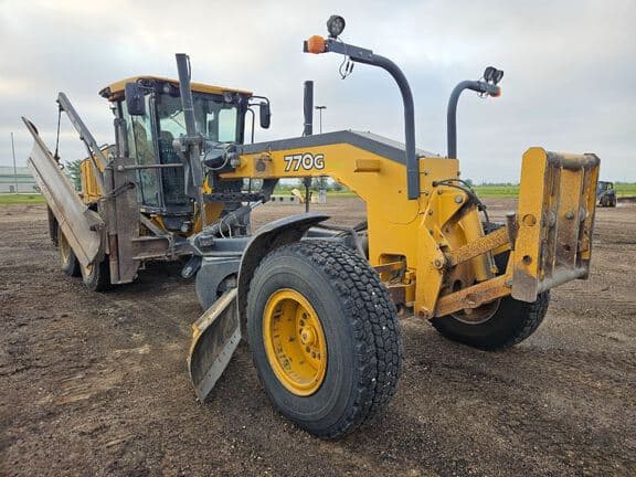 Image of John Deere 770G equipment image 4