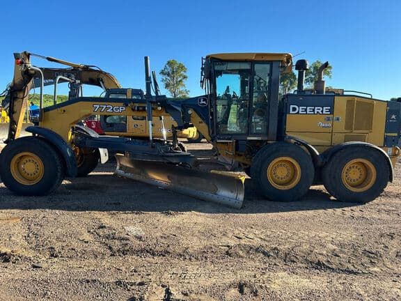 Image of John Deere 772G equipment image 1