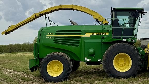 Image of John Deere 7950 equipment image 2