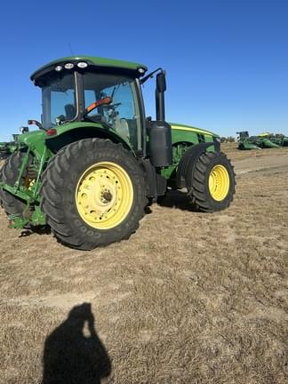 Image of John Deere 8235R equipment image 1