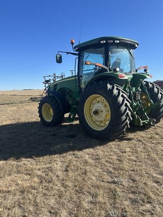 Image of John Deere 8235R equipment image 3