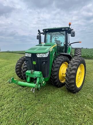 Image of John Deere 8235R equipment image 3