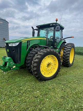 Image of John Deere 8235R equipment image 2